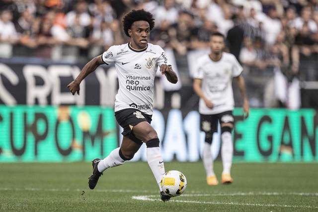 字母哥37分萨格斯32+9 雄鹿险胜魔术晋级四强