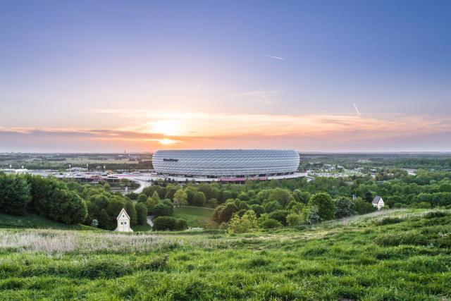 杨鸣谈新老交替：人才引进方面不如发达地区