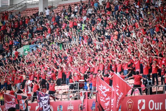 罗马诺：曼城签约18岁中卫朱马巴赫 转租给朗斯